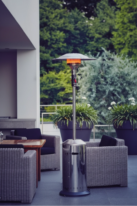 Leroy Merlin pone en oferta la estufa de gas para terraza y jardín con la que no pasarás frío este invierno