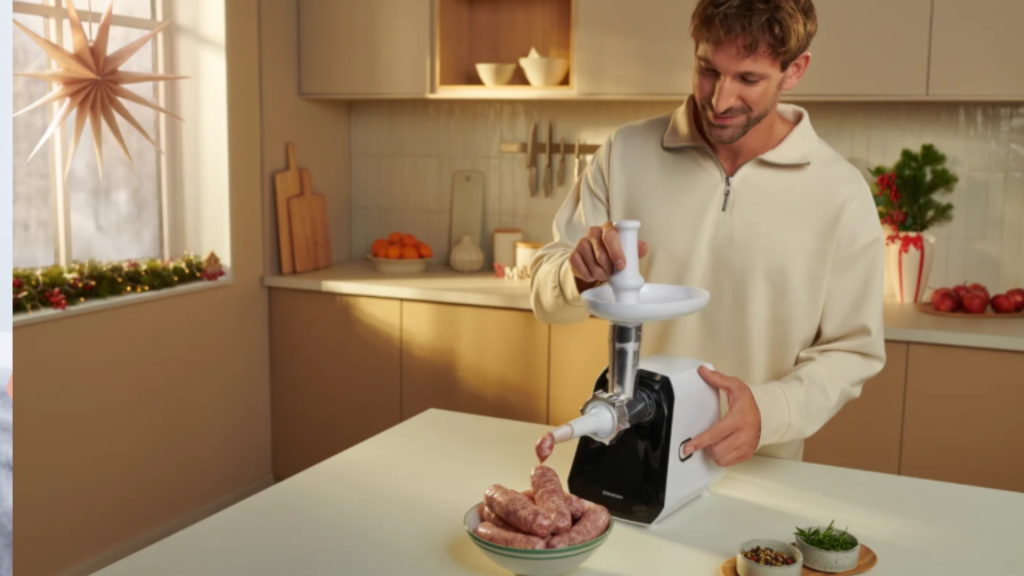 Lidl pone a precio de 24,99 euros su picadora de carne eléctrica: prepara carne picada, embutidos y albóndigas en casa